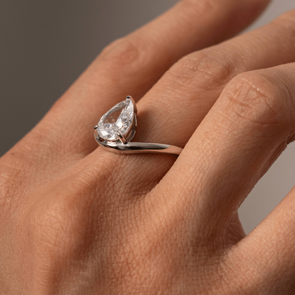 {{product_name}} fine jewelry, minimalist luxury jewelry, Karen's Fine Jewellery