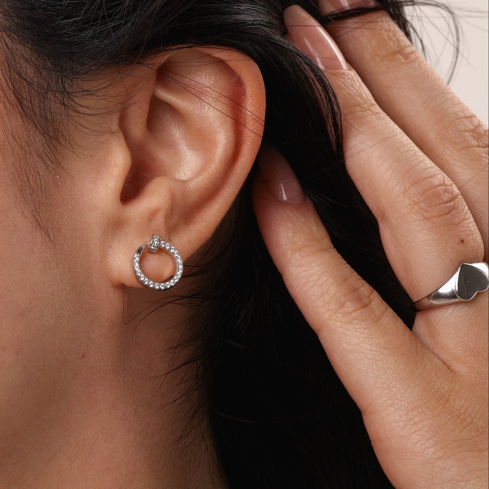 {{product_name}} fine jewelry, minimalist luxury jewelry, Karen's Fine Jewellery